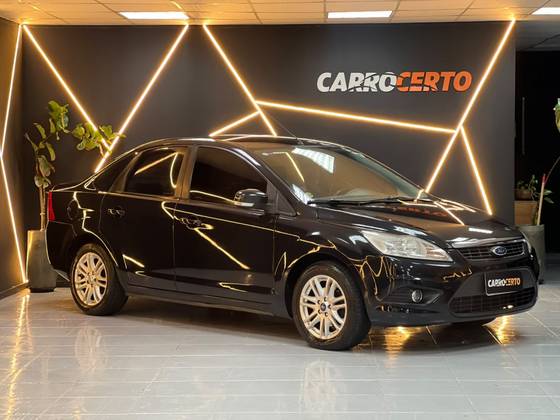 FORD FOCUS 2.0 GLX SEDAN 16V FLEX 4P MANUAL